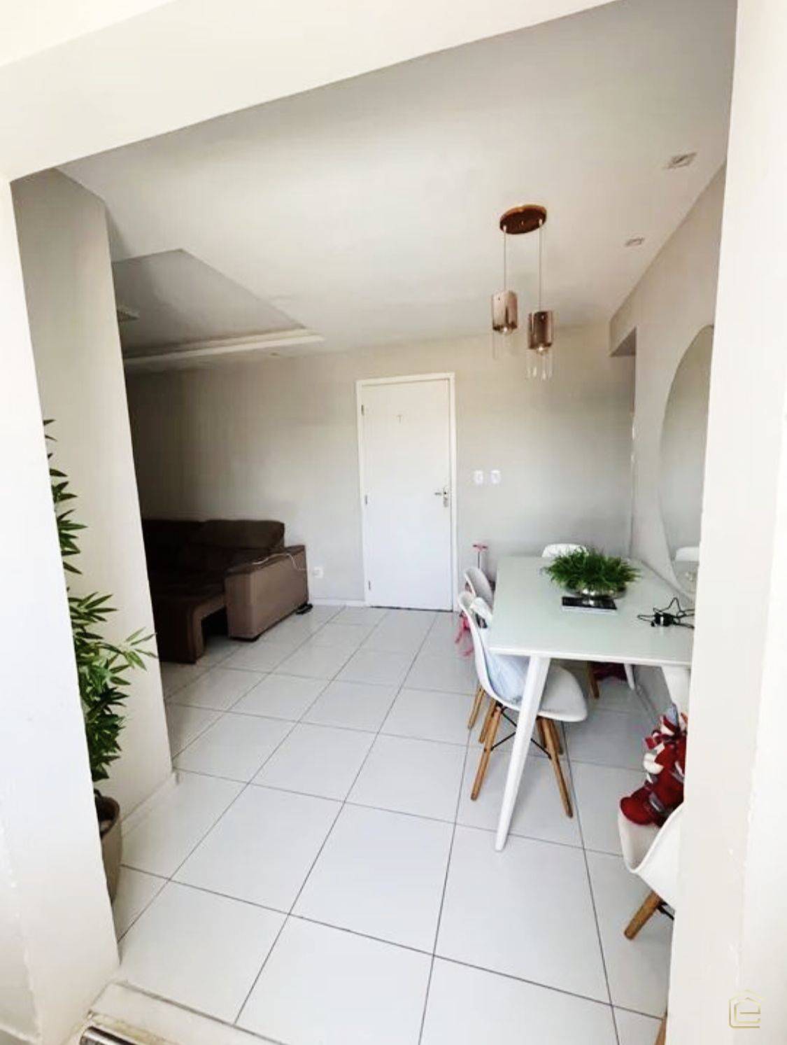 Apartamento à venda com 2 quartos, 60m² - Foto 2