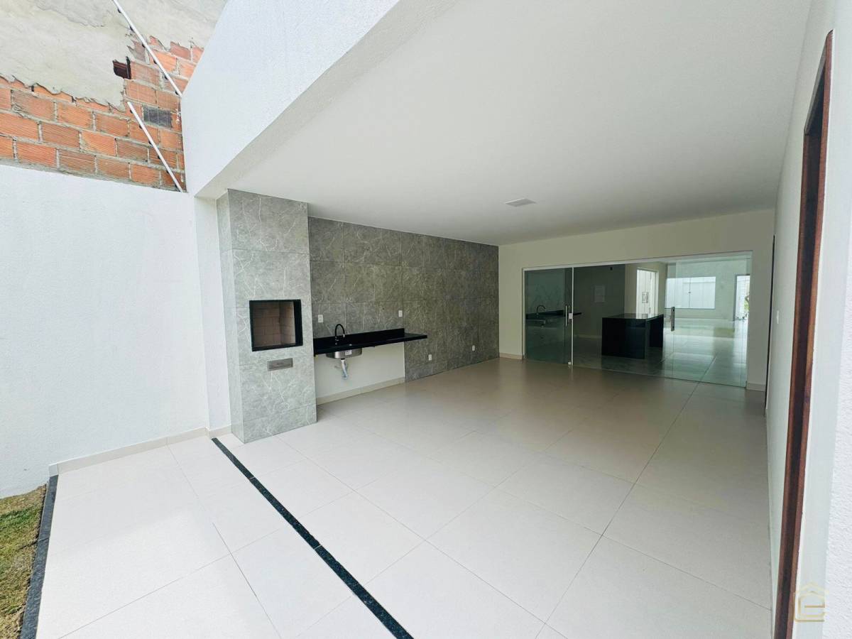 Casa à venda com 3 quartos, 250m² - Foto 2